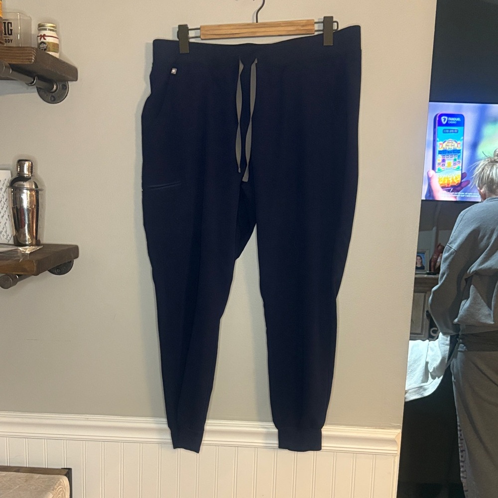Figs Men's Navy Jogger Pants